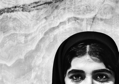 8-iran-donne-che-scorrono-in-silenzio